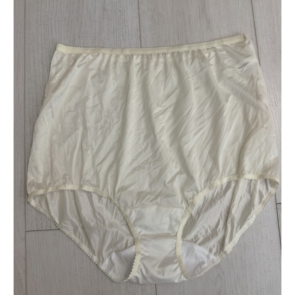Shadowline Panties Vintage Full Brief Seamless Smooth Nylon Size 9 Ivory